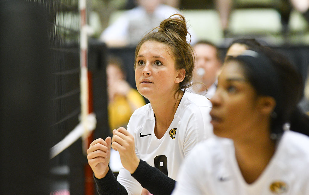 Tyanna Omazic looks to make a block